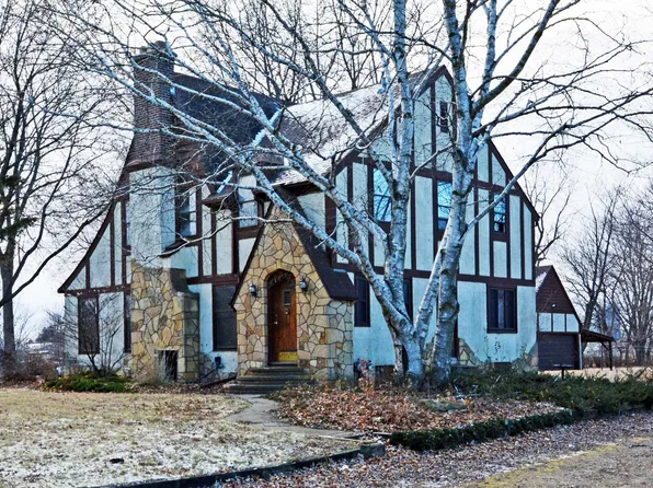 274 S Maple Ave, Le Center, MN 56057