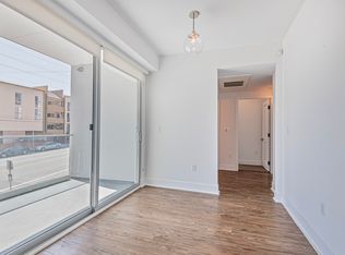 11677 S Barrington Ave #201, Los Angeles, CA 90049