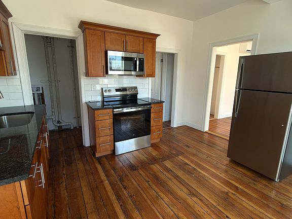 2nd image of 14 Maple St Floor 1