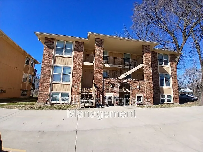 1100 N Noland Rd #D — Photo 1