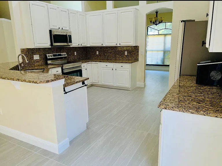 1585 Cherry Ridge Dr — Photo 10