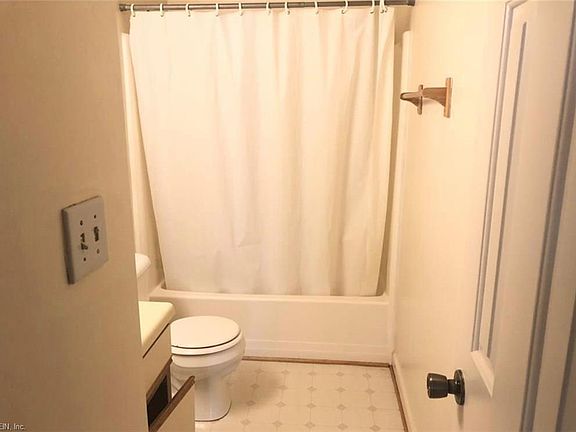 3rd image of 829 47th St #B