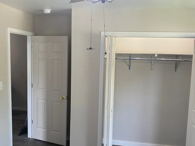 4866 Richmond Dr — Photo 6
