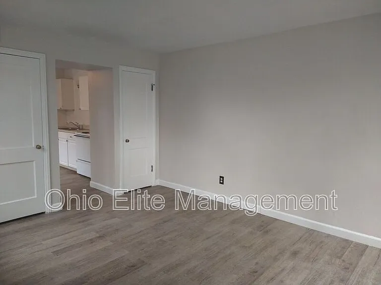 1050 Republic Ave — Photo 2