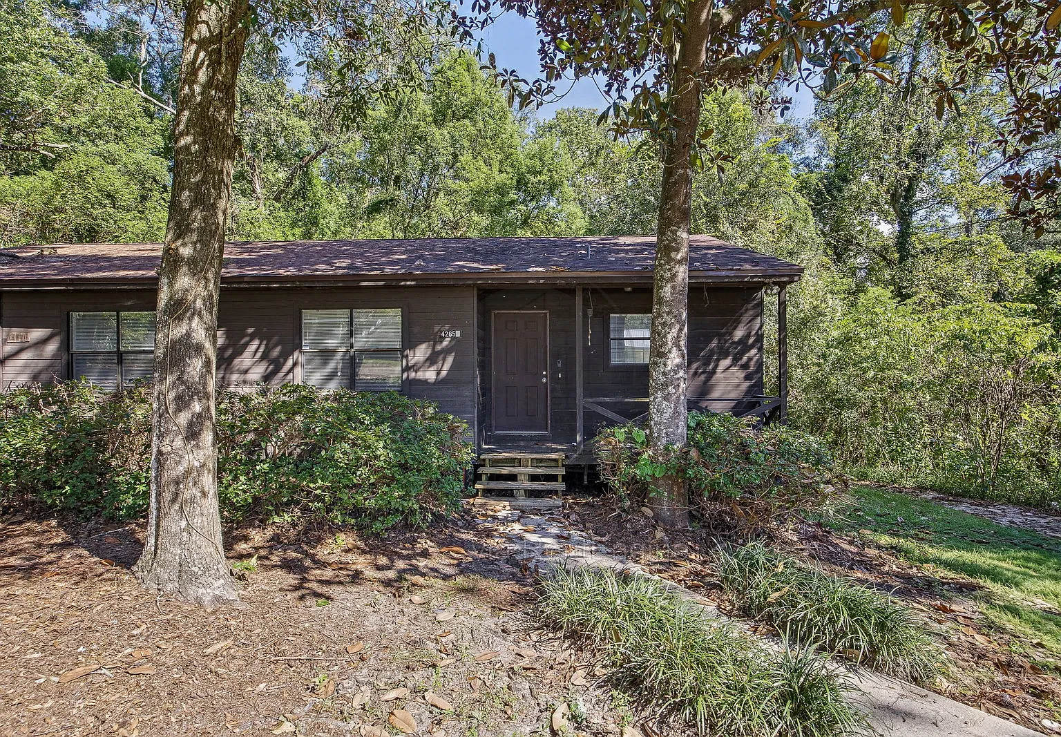 2 bed, 1.0 bath, 900 sqft, $1,200 — Photo 1