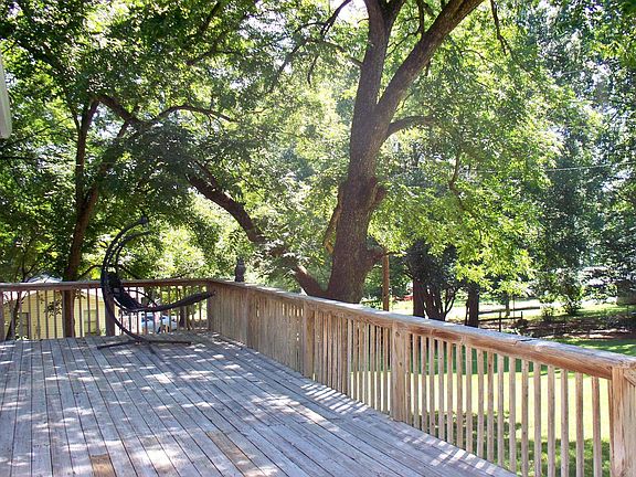 3rd image of 146 Rock Eagle Rd