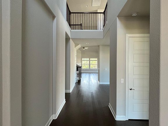 5th image of 703 Kingston Pl