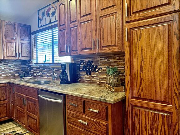 5th image of 6476 Royal Woods Dr