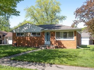 36039 Sherborne Dr, Clinton Township, MI 48035