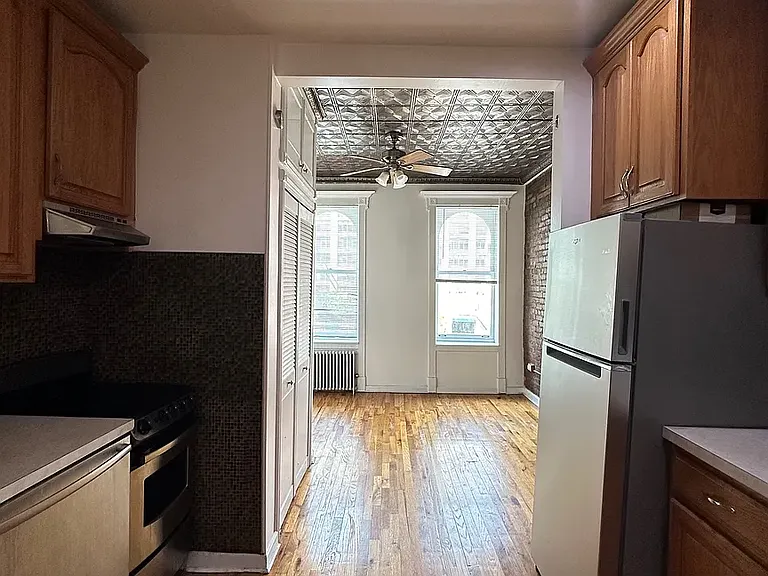 349 W Broadway #16 — Photo 2