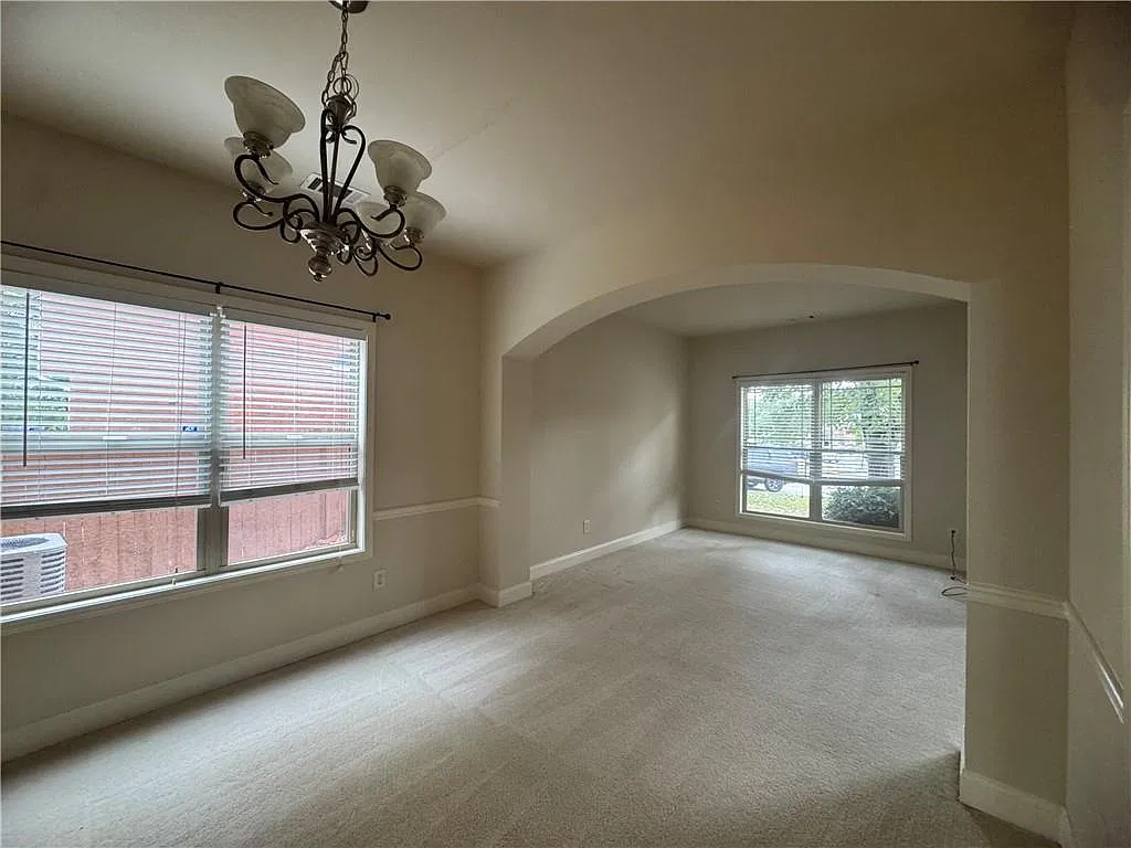 4 bed, 2.5 bath, 3133 sqft, $2,700 — Photo 3