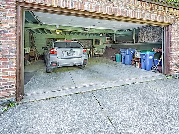 3rd image of 112 Smallwood Dr