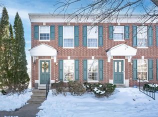 334 Heritage Commons Cir #201, O'Fallon, MO 63368