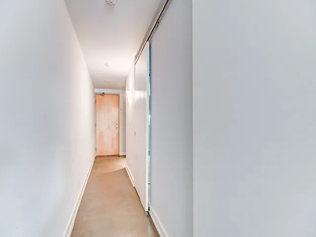 350 Wellington St W #M08 — Photo 6