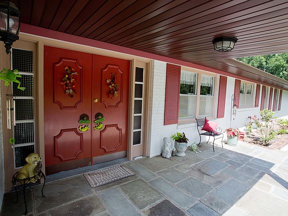 3rd image of 831 Fairway Blvd