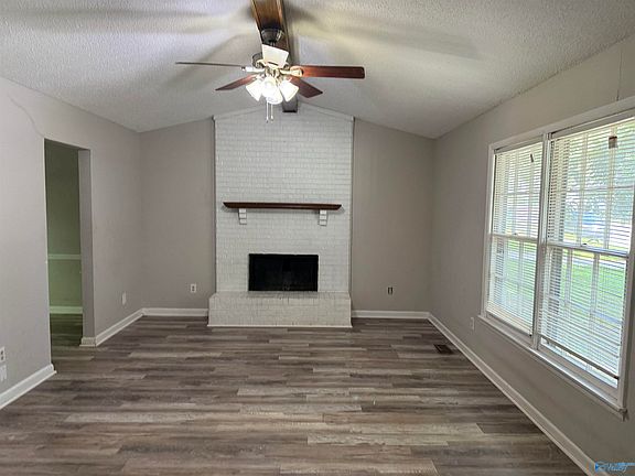 2nd image of 1008 Antietam Rd SE