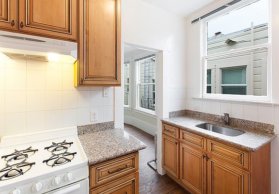 5th image of 1167 Pine St #1