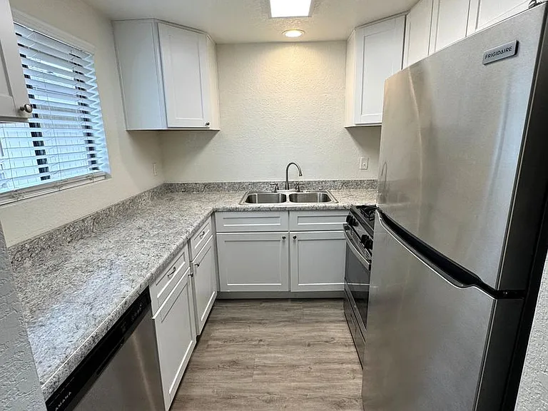 6 Dakota Dr #D — Photo 7