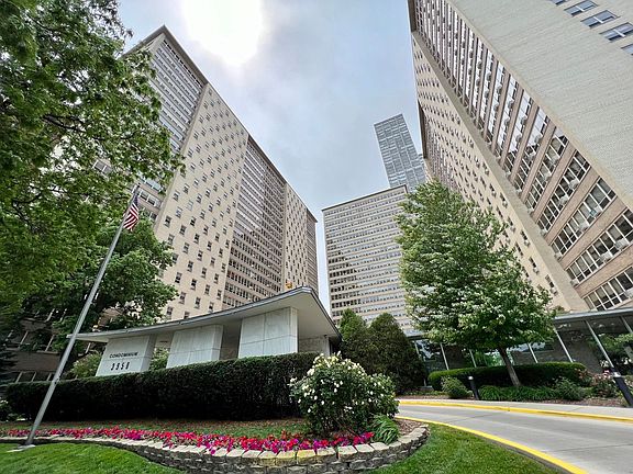 3rd image of 3950 N Lake Shore Dr APT 1004