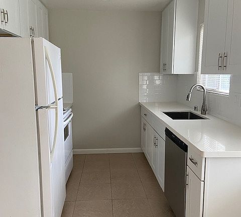 5th image of 824 Blair Ave APT 2