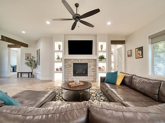 4th image of 3917 Hidden Hills Cir