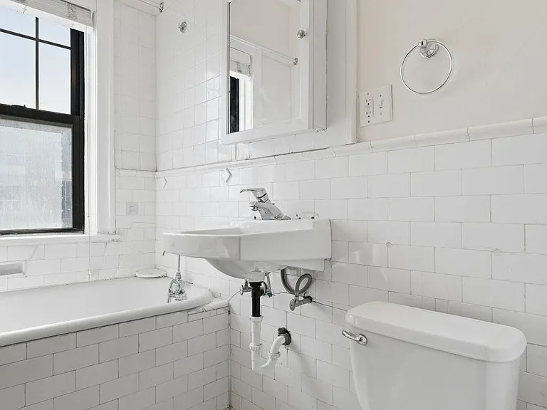 214 19th St E #101 — Photo 13