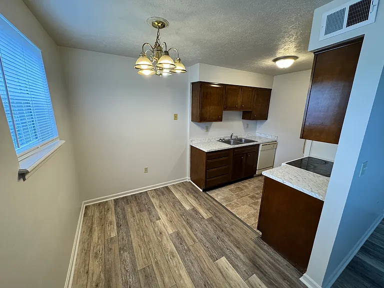 7308 Six Mile Ln — Photo 18