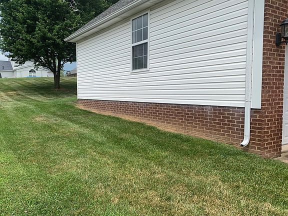 3rd image of 1046 Aderly Ln