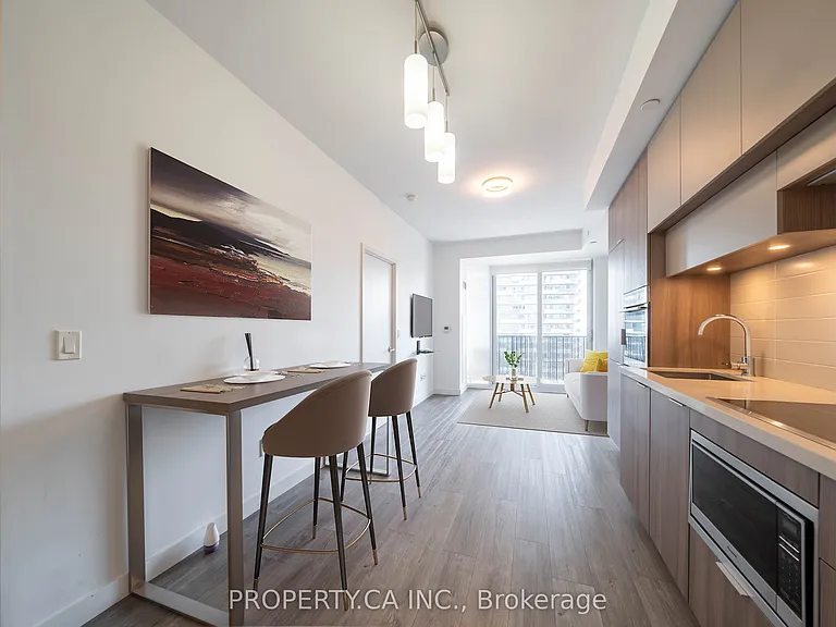 8 Eglinton Ave E #1412 — Photo 2