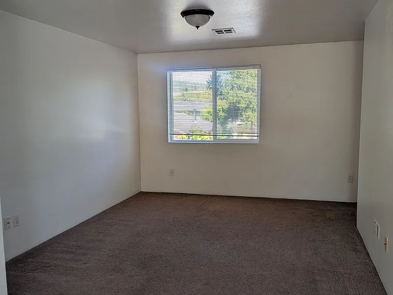 668 NE Johnson St — Photo 1