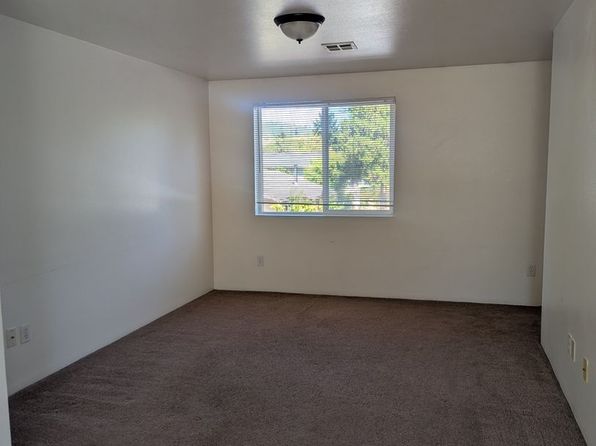668 NE Johnson St APT 12