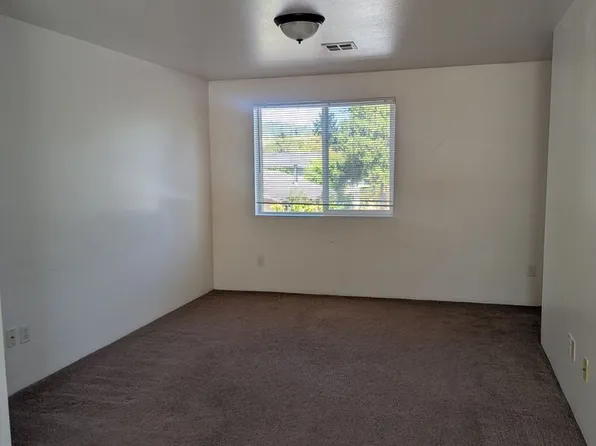 668J, 668 NE Johnson St APT 12, Myrtle Creek, OR 97457