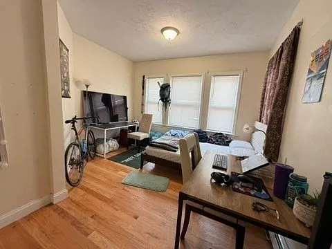 4 bed, 1.5 bath, 1400 sqft, $3,950 — Photo 4
