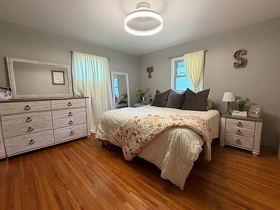 5th image of 108 Maple St