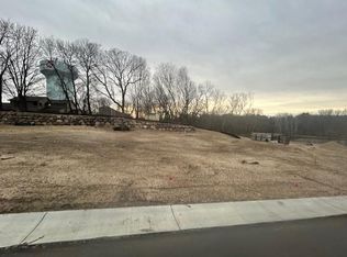 2695 Lakeview Ct, Saint Paul, MN 55112