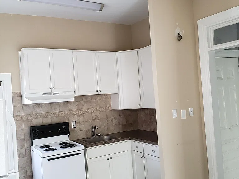 645 W Chestnut St #2 — Photo 3