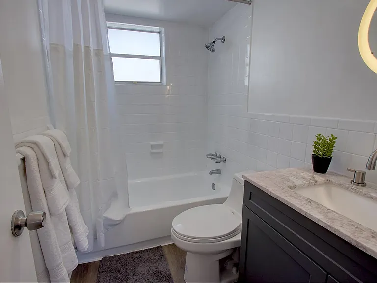 429 NE 23rd St #416 — Photo 9