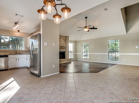 4th image of 10850 Lake Path Dr