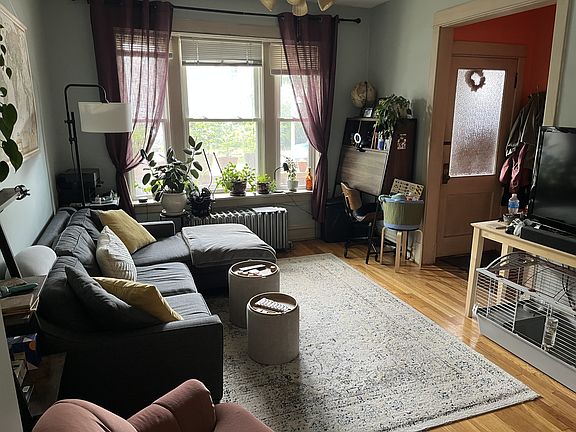 3rd image of 2108 W Wilson Ave #1