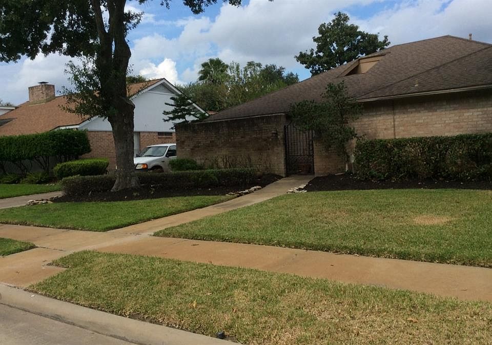 1st image of 15902 Seven Springs Dr