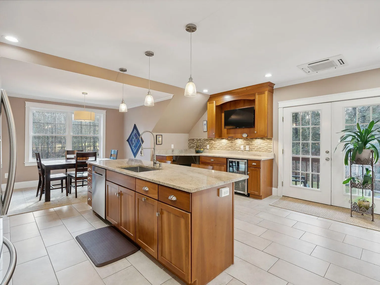 2 bed, 1640 sqft, $3,000 — Photo 4