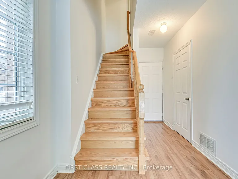 1128 Dundas St W #25 — Photo 34