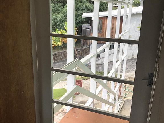 living room to screen door
