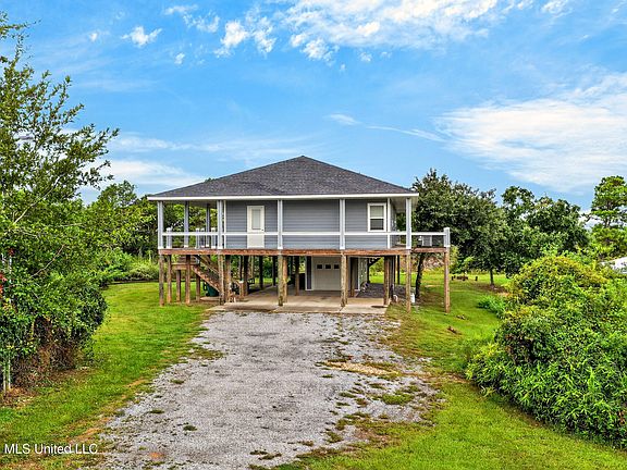 2nd image of 3146 Gulfview Pl