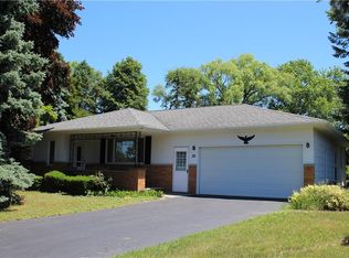 28 Fern Castle Dr, Rochester, NY 14622