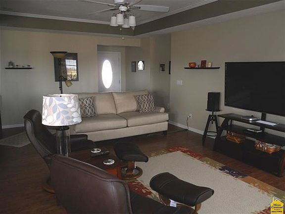 3rd image of 1002 Orchid St