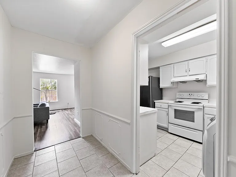 361 N Post Oak Ln #231 — Photo 4