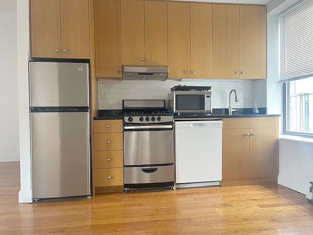 1st image of 104 Sullivan St APT 33
