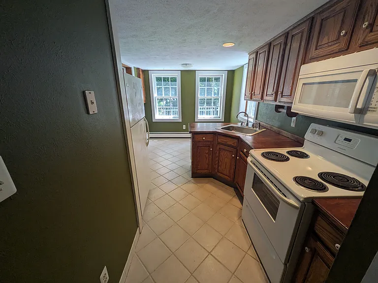 51 Gilbert St #2 — Photo 4