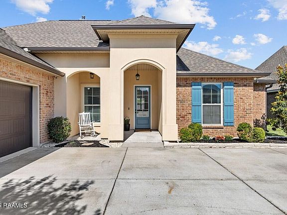 3rd image of 304 Brianna Ln
